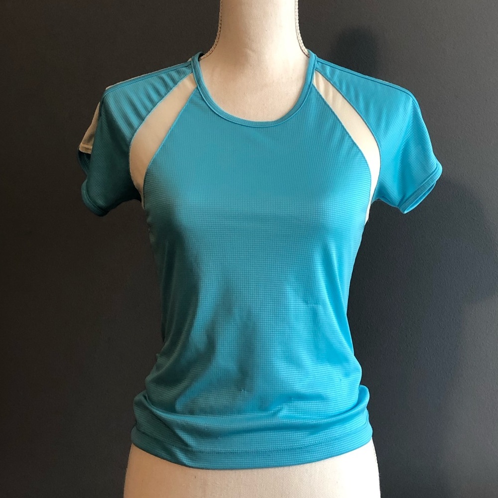 Hind wicking semi crop workout shirt